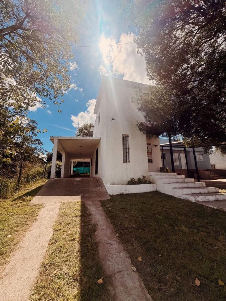 Chalet Impecable en Venta a m de La Ruta E – 53 con Asombrosa Vista
